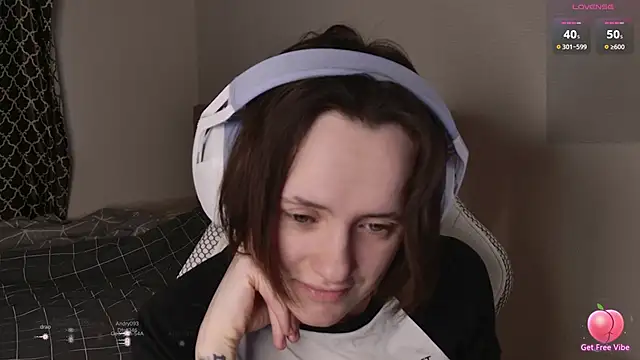 Luna Loveee online show from April 1, 2026, 4:03 am