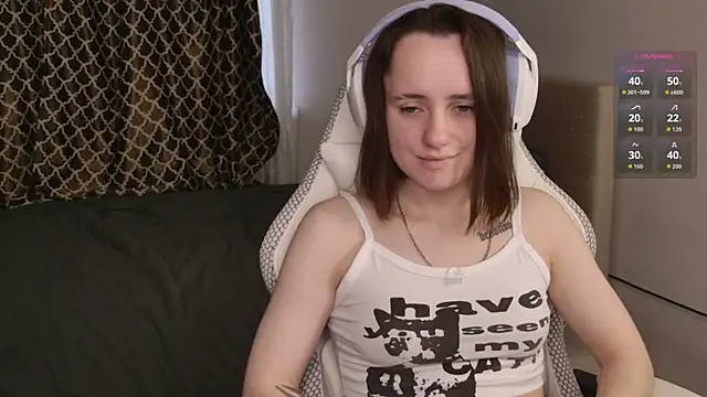 Luna Loveee online show from October 17, 2025, 5:00 am