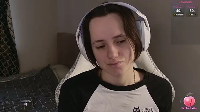 Luna Loveee online show from March 28, 2026, 4:02 am