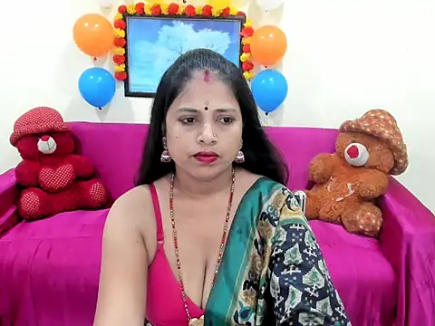 leahgotiii online show from September 15, 2025, 6:03 am