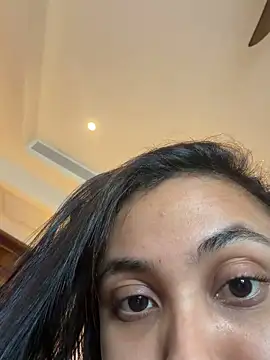 Lucia Brown  online show from April 8, 2026, 10:33 pm