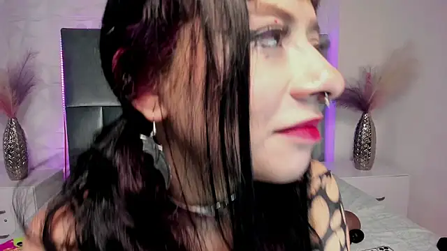 Selene bennet online show from November 7, 2025, 4:39 am