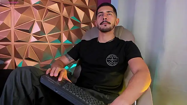 Snapshot of AlejandroStormm chatting on February 15, 2026, 4:13 am AlejandroStormm online show from February 15, 2026, 4:13 am