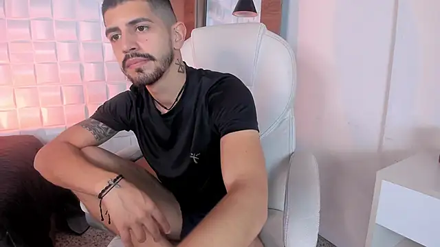 Snapshot of AlejandroStormm chatting on October 26, 2025, 2:45 am AlejandroStormm online show from October 26, 2025, 2:45 am