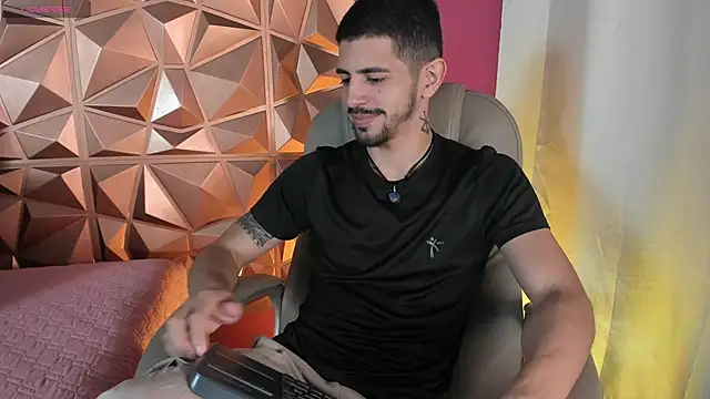 Snapshot of AlejandroStormm chatting on April 8, 2026, 4:03 am AlejandroStormm online show from April 8, 2026, 4:03 am