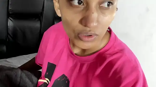 Snapshot of ElizaAndQuisha chatting on March 20, 2025, 12:32 pm ElizaAndQuisha online show from March 20, 2025, 12:32 pm