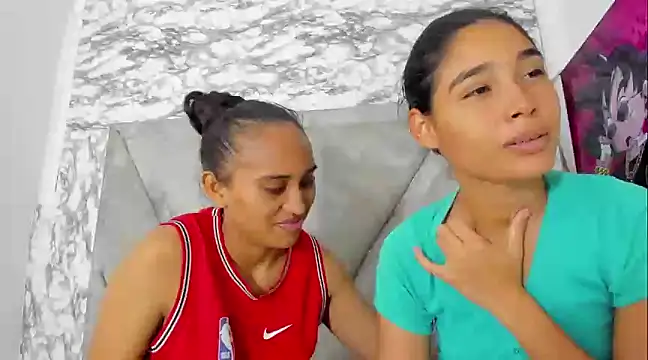 Snapshot of ElizaAndQuisha chatting on March 2, 2025, 8:03 pm ElizaAndQuisha online show from March 2, 2025, 8:03 pm