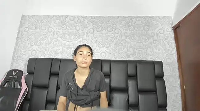 Snapshot of ElizaAndQuisha chatting on March 12, 2025, 3:51 pm ElizaAndQuisha online show from March 12, 2025, 3:51 pm