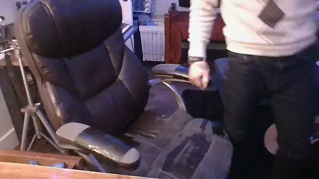 JCstrings online show from February 21, 2025, 4:40 am