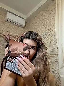 Snapshot of Bella_Posh chatting on February 17, 2026, 1:08 pm Bella Posh online show from February 17, 2026, 1:08 pm