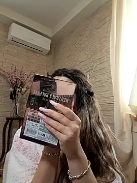 Snapshot of Bella_Posh chatting on February 23, 2026, 7:53 am Bella Posh online show from February 23, 2026, 7:53 am