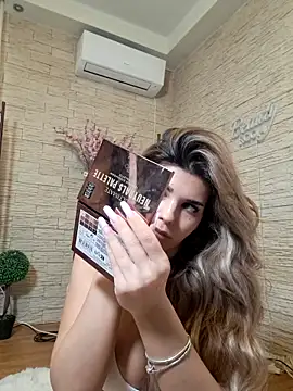 Snapshot of Bella_Posh chatting on February 15, 2026, 12:15 pm Bella Posh online show from February 15, 2026, 12:15 pm