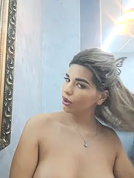 Bella Posh online show from December 2, 2025, 6:15 am