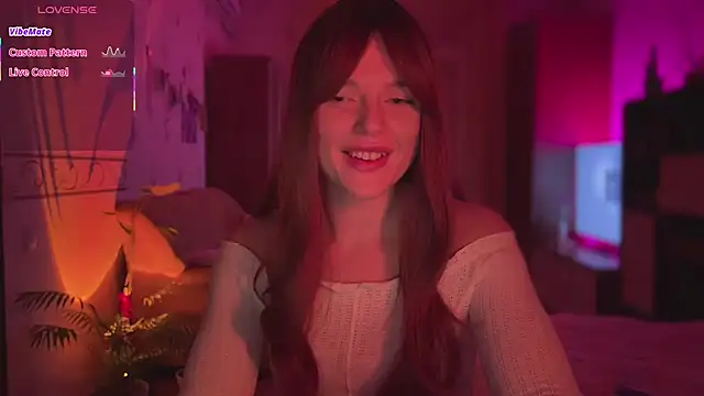 CherryRed Girl online show from April 10, 2026, 9:44 pm