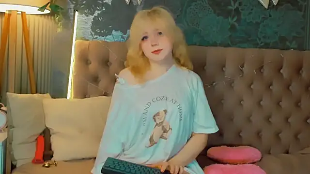 EmilyAngells online show from March 10, 2026, 7:01 am