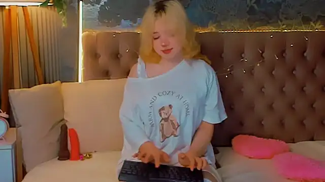 EmilyAngells online show from February 24, 2026, 6:58 am