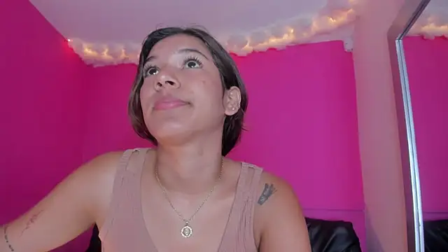 Snapshot of violett_24_ chatting on February 25, 2025, 6:33 pm violett 24 online show from February 25, 2025, 6:33 pm