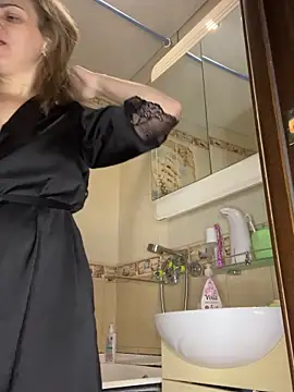 Lusi Luxary online show from November 26, 2025, 5:51 am