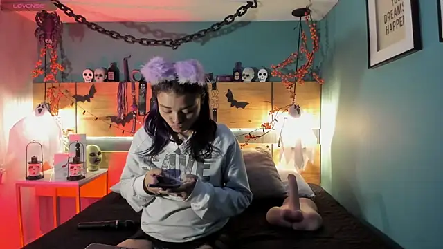 ChloeAllennn online show from November 2, 2025, 11:59 am