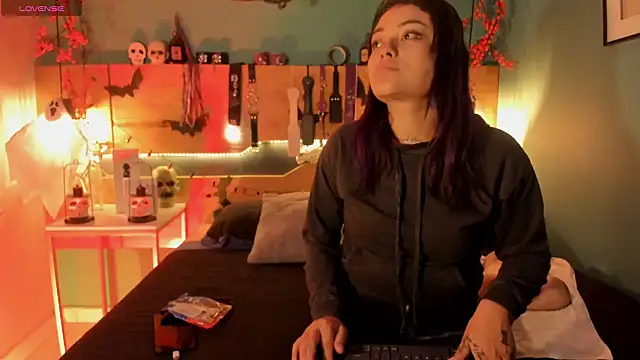 ChloeAllennn online show from November 1, 2025, 12:10 pm