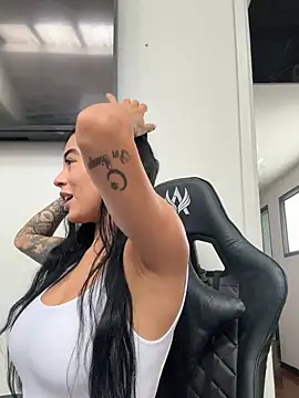 Antonella Smiith  online show from April 7, 2026, 1:57 pm