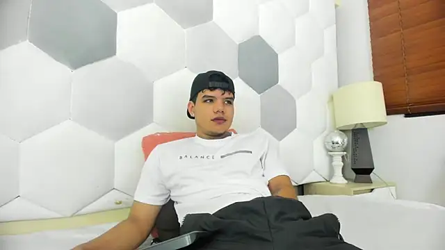 Snapshot of Axel_Forte chatting on February 3, 2026, 1:27 pm Axel Forte online show from February 3, 2026, 1:27 pm