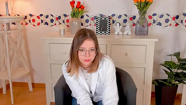 DevonaFarman online show from February 24, 2025, 6:47 pm