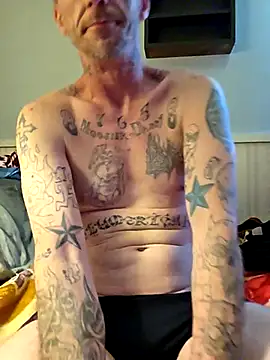 Snapshot of lambomusik chatting on June 9, 2026, 8:32 pm lambomusik online show from June 9, 2026, 8:32 pm