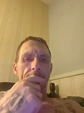 Snapshot of lambomusik chatting on July 4, 2026, 7:37 am lambomusik online show from July 4, 2026, 7:37 am