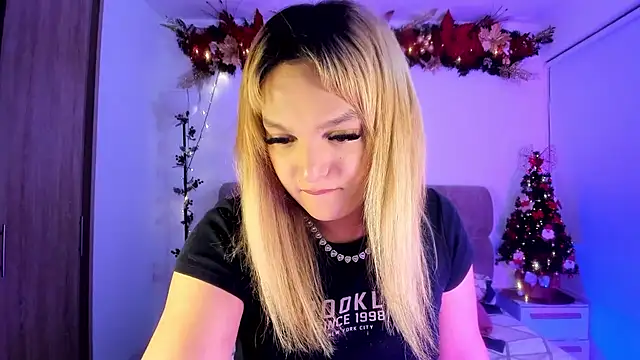 ScarletThompsonx online show from December 3, 2025, 5:19 am