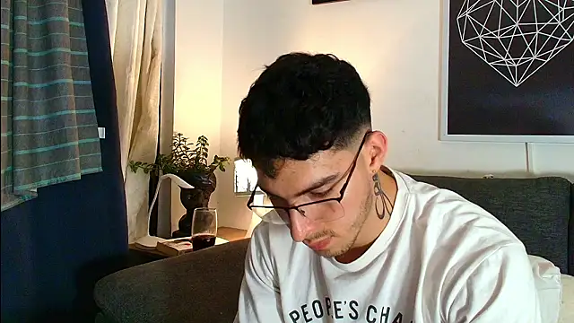 thomyafar online show from March 21, 2026, 2:02 am