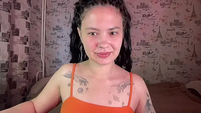 Just Scarlet  online show from October 1, 2025, 9:36 am