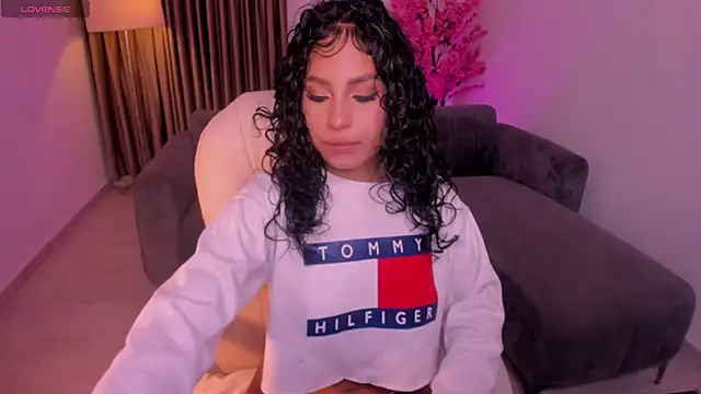 hannah thomson  online show from December 20, 2025, 3:31 am