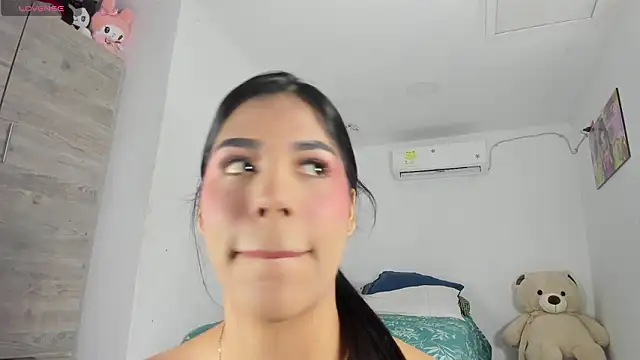 flor herrera01 online show from February 20, 2026, 5:26 am