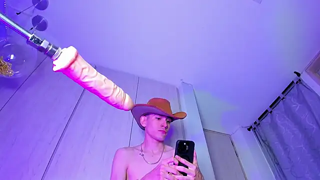 ValentinoMoreti online show from February 28, 2026, 6:13 am