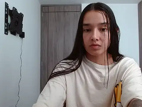  luna 777 online show from April 27, 2026, 9:02 pm