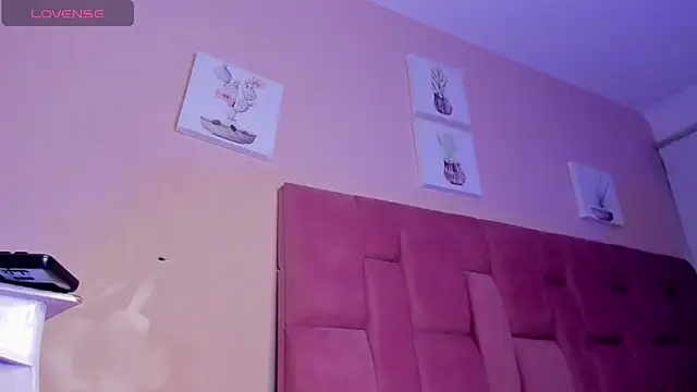 CHANELL 11INCHES online show from October 26, 2025, 11:43 am