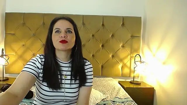 Snapshot of laura_hotties chatting on March 17, 2025, 4:01 pm laura hotties online show from March 17, 2025, 4:01 pm