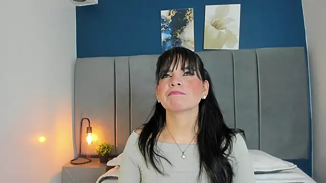 laura hotties online show from October 24, 2025, 1:10 pm