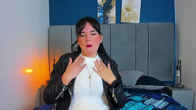 laura hotties online show from November 7, 2025, 12:53 pm