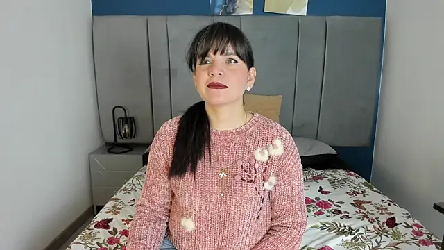 Snapshot of laura_hotties chatting on September 10, 2025, 1:10 pm laura hotties online show from September 10, 2025, 1:10 pm