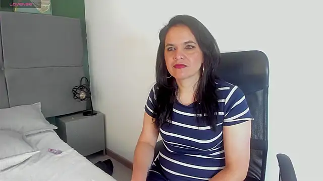 Snapshot of laura_hotties chatting on March 5, 2025, 4:02 pm laura hotties online show from March 5, 2025, 4:02 pm
