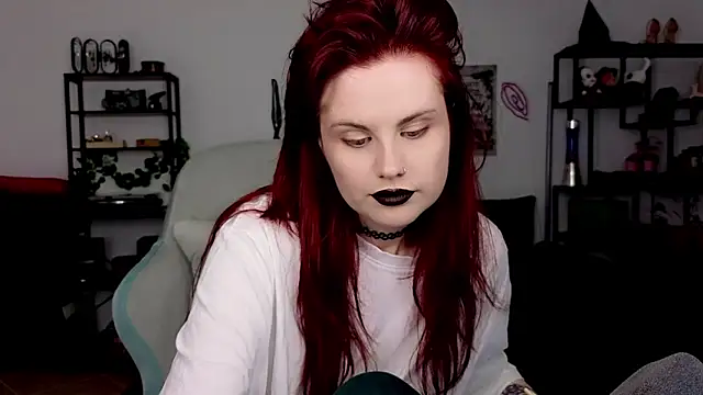 Snapshot of Della_Ideal chatting on May 20, 2026, 6:05 pm Della Ideal online show from May 20, 2026, 6:05 pm
