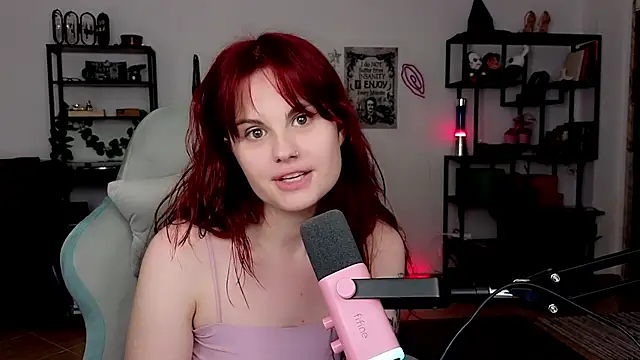 Snapshot of Della_Ideal chatting on April 20, 2026, 5:36 pm Della Ideal online show from April 20, 2026, 5:36 pm