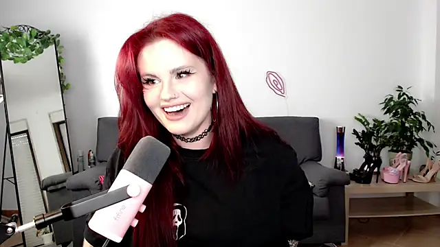 Della Ideal online show from September 10, 2025, 5:45 pm