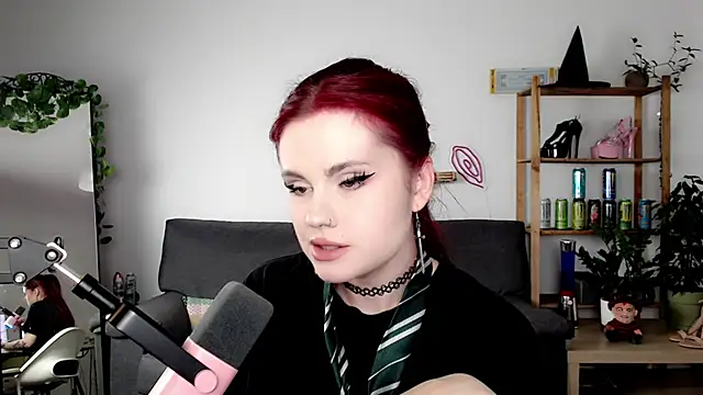 Della Ideal online show from September 21, 2025, 6:46 pm