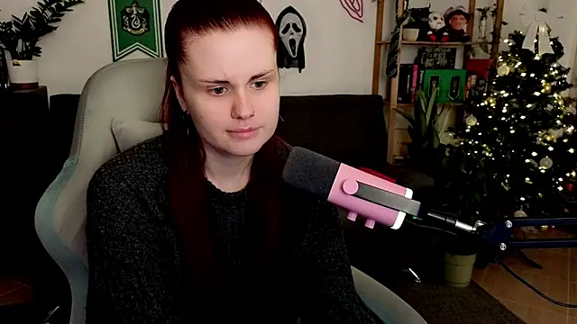 Della Ideal online show from December 22, 2025, 6:08 pm