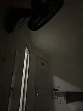 Snapshot of Cristopher1112 chatting on February 4, 2026, 9:48 am Cristopher1112 online show from February 4, 2026, 9:48 am