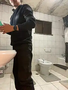 rogerdik76 online show from February 6, 2026, 6:31 am