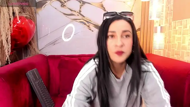 Bella williamss  online show from December 21, 2025, 1:24 pm